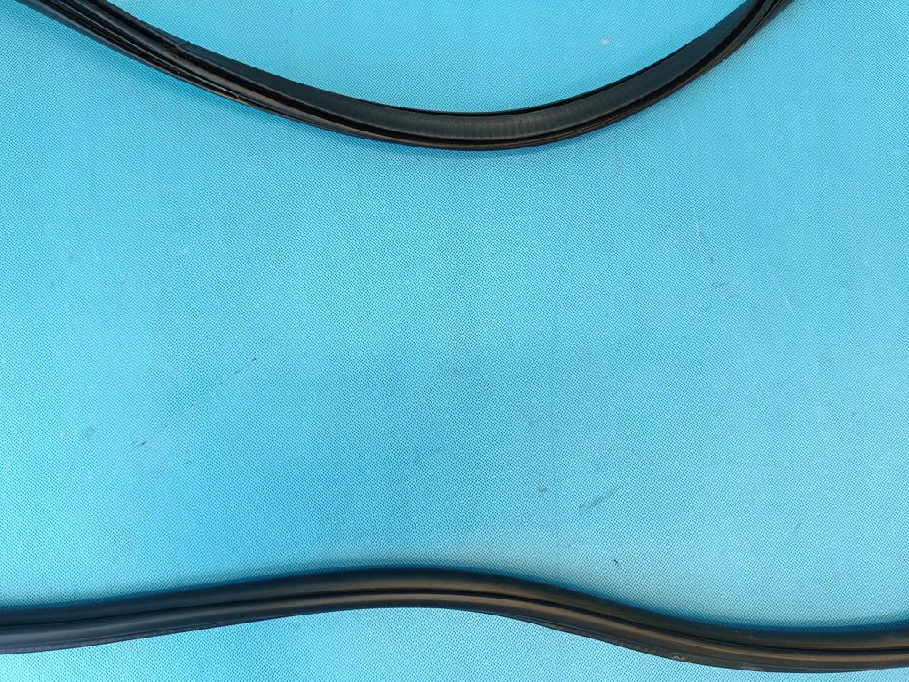 AUDI Q3 F3 SPORTBACK 1.4 TFSI e 110KW 2024R GASKET LEFT REAR 83F833721A