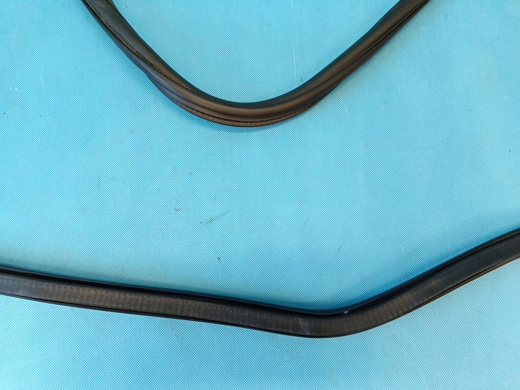 AUDI Q3 F3 SPORTBACK 1.4 TFSI e 110KW 2024R GASKET RIGHT REAR 83F833721A