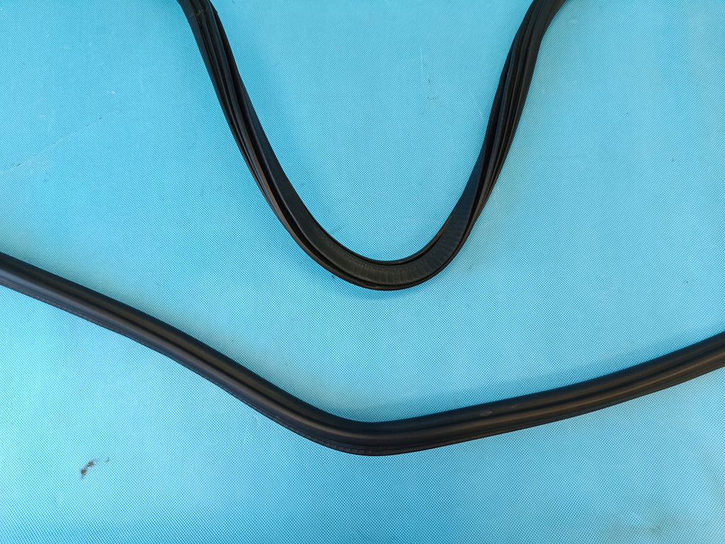 AUDI Q3 F3 SPORTBACK 1.4 TFSI e 110KW 2024R GASKET RIGHT REAR 83F833721A