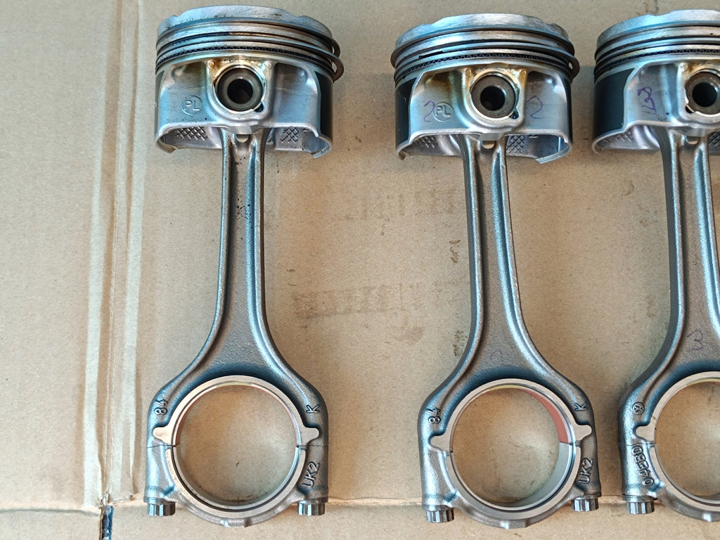 AUDI Q3 F3 SPORTBACK 1.4 TFSI e 110KW 2024R PISTON DGEA 04E107065JF
