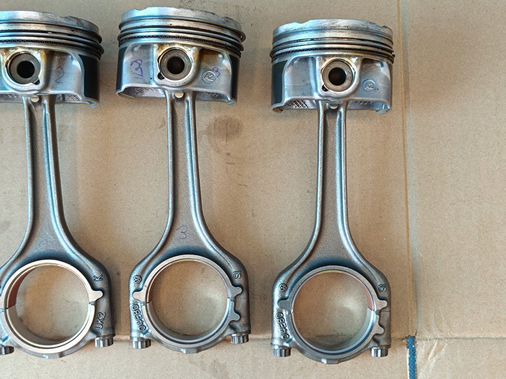 AUDI Q3 F3 SPORTBACK 1.4 TFSI e 110KW 2024R PISTON DGEA 04E107065JF