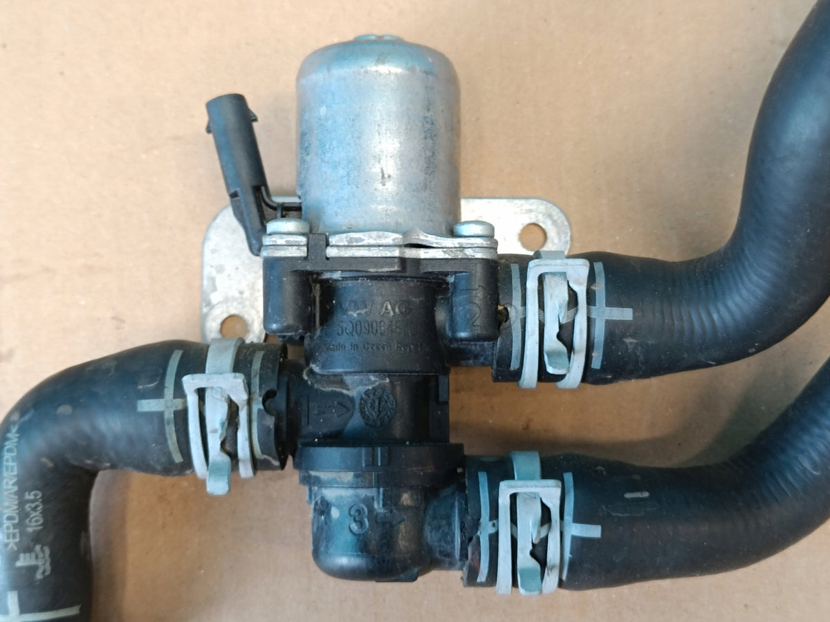 AUDI Q3 F3 SPORTBACK 1.4 TFSI e 110KW 2024R VALVE WATER CABLE 5Q0820507G