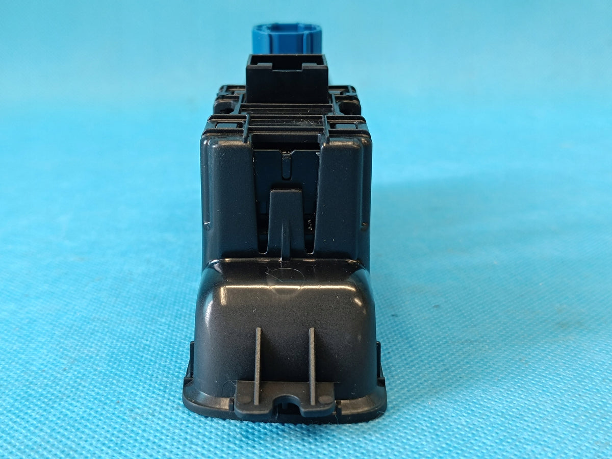 AUDI Q3 F3 SPORTBACK 1.4 TFSI e 2024 R HAND BRAKE LIGHTER 83B863349