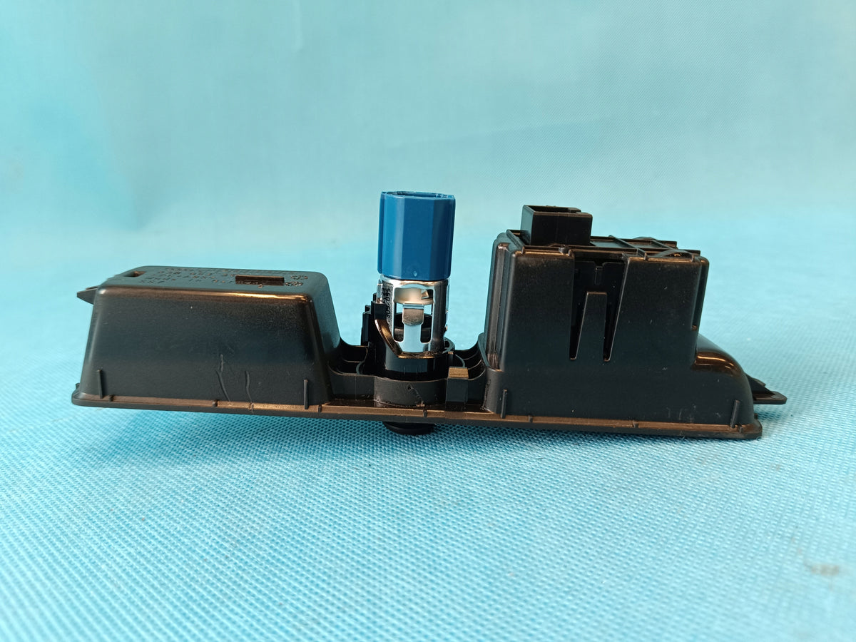 AUDI Q3 F3 SPORTBACK 1.4 TFSI e 2024 R HAND BRAKE LIGHTER 83B863349