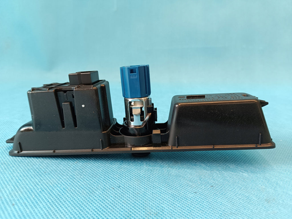 AUDI Q3 F3 SPORTBACK 1.4 TFSI e 2024 R HAND BRAKE LIGHTER 83B863349