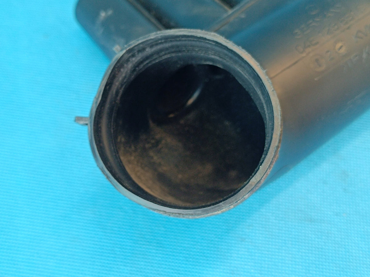 AUDI Q3 F3 SPORTBACK 1.4 TSI 110KW 2024R AIR HOSE 04E129651C