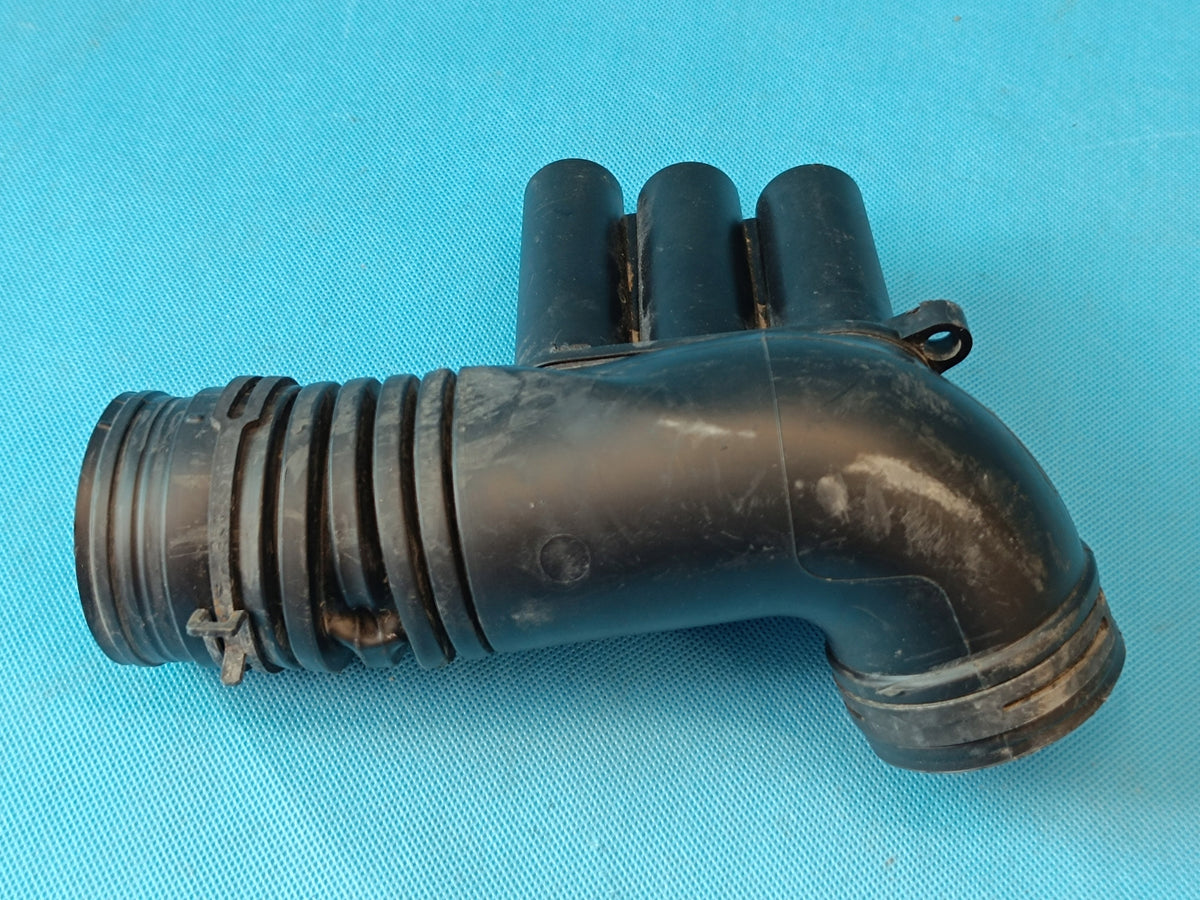 AUDI Q3 F3 SPORTBACK 1.4 TSI 110KW 2024R AIR HOSE 04E129651C