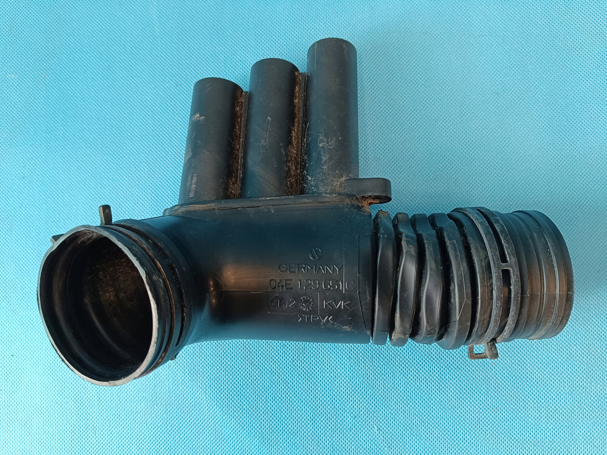 AUDI Q3 F3 SPORTBACK 1.4 TSI 110KW 2024R AIR HOSE 04E129651C