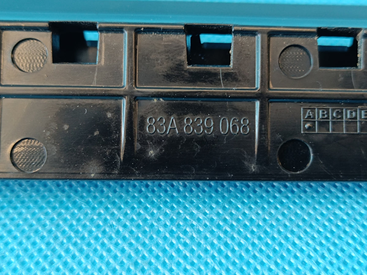AUDI Q3 F3 SPORTBACK 1.4 TSI 2024R DOOR GLASS GUIDE RIGHT 83A839068