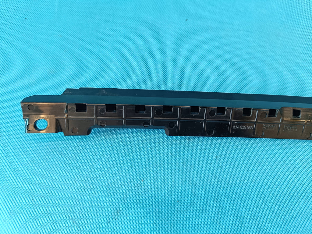 AUDI Q3 F3 SPORTBACK 1.4 TSI 2024R DOOR GLASS GUIDE RIGHT 83A839068