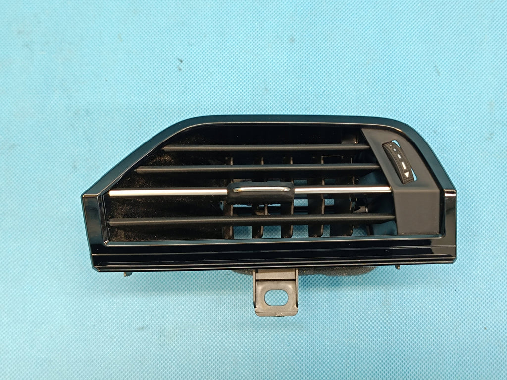 AUDI Q3 F3 SPORTBACK 1,5 TSI 110KW 2024R AIR SUPPLY GRILLE RIGHT 83B820902