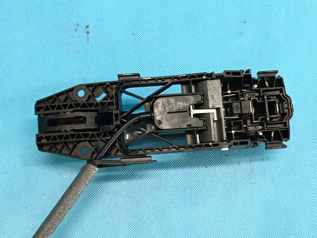 AUDI Q3 F3 SPORTBACK 1,5 TSI 110KW 2024R DOOR HANDLE RIGHT REAR 5G0837206N