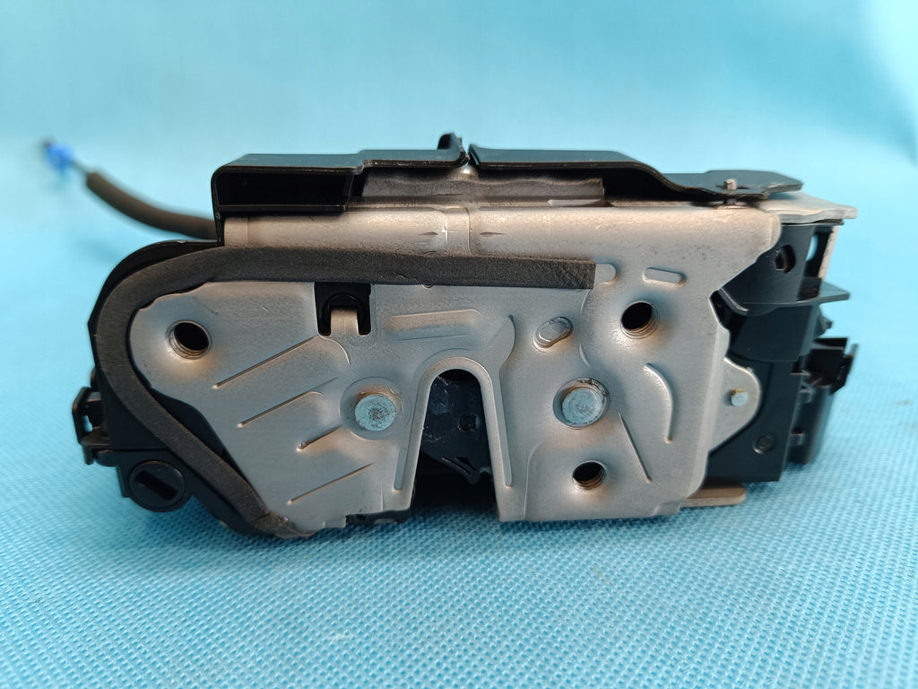 AUDI Q3 F3 SPORTBACK 1,5 TSI 110KW 2024R DOOR LOCK RIGHT REAR 5TA839016P
