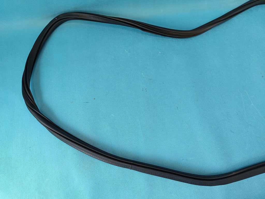 AUDI Q3 F3 SPORTBACK 1,5 TSI 2024 R DOOR SEAL RIGHT REAR 83F833721A