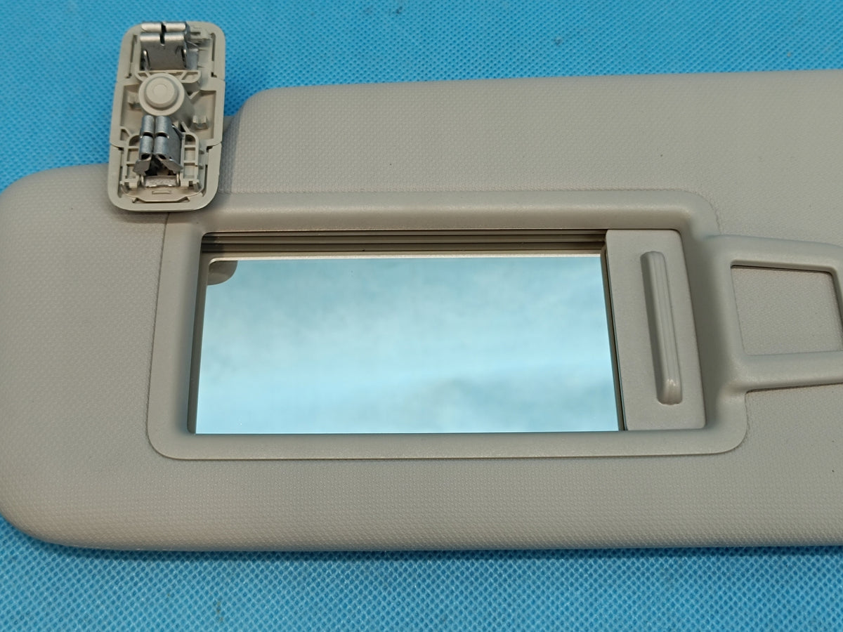 AUDI Q3 F3 SPORTBACK 1,5 TSI 2024R SUN VISOR LEFT 83F857551E