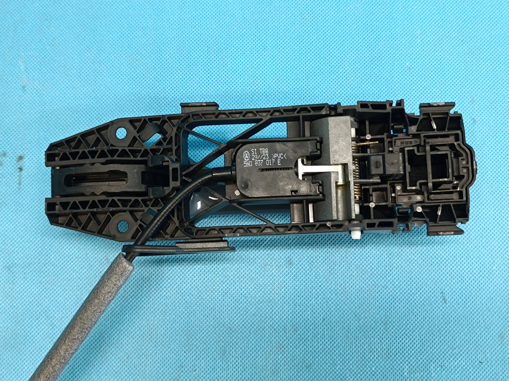 AUDI Q3 F3 SPORTBACK 1,5TSI 110KW 2024R DOOR HANDLE RIGHT FRONT 5G0837206N