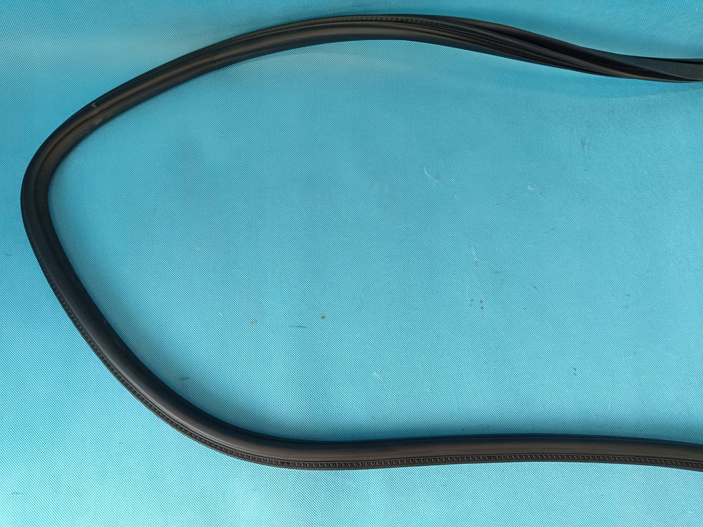 AUDI Q3 F3 SPORTBACK 1,5TSI 110KW 2024R DOOR SEAL LEFT REAR 83F833721A