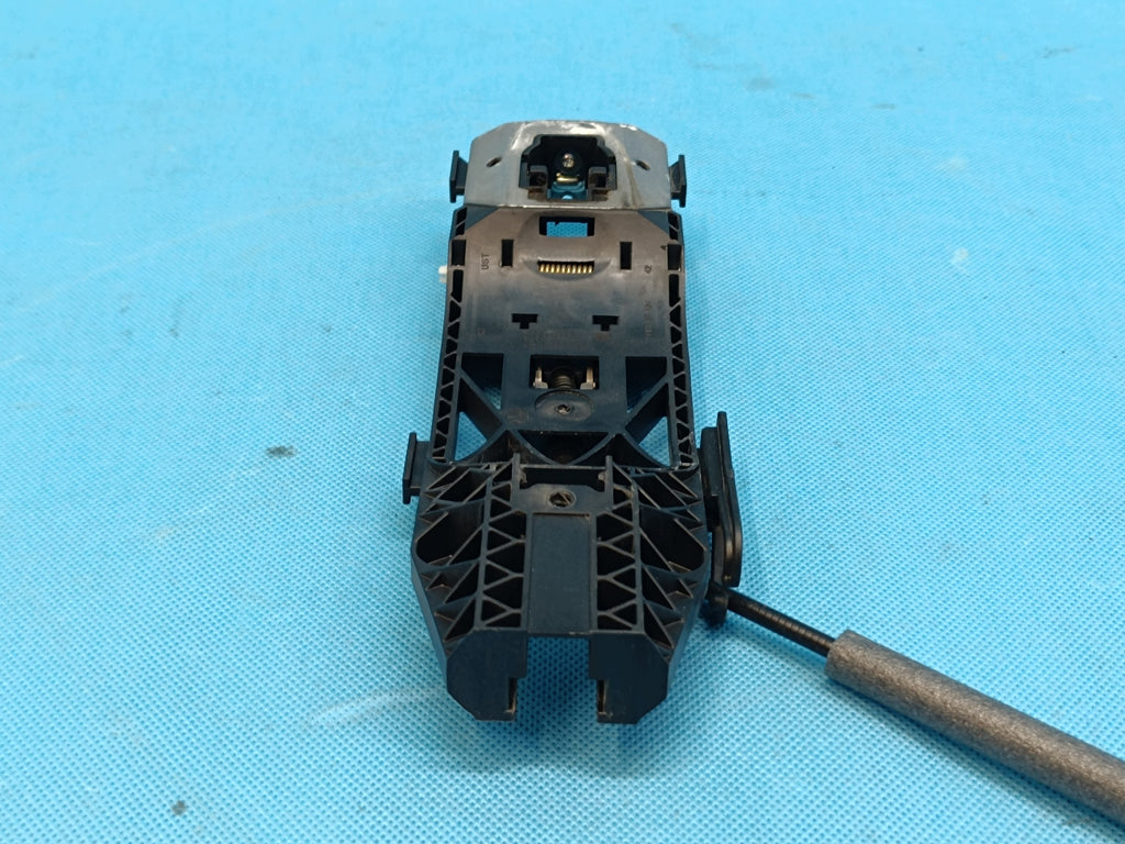 AUDI Q3 F3 SPORTBACK 2.0 TFSI 2024 R HANDLE GUIDE LEFT FRONT 8V0837885