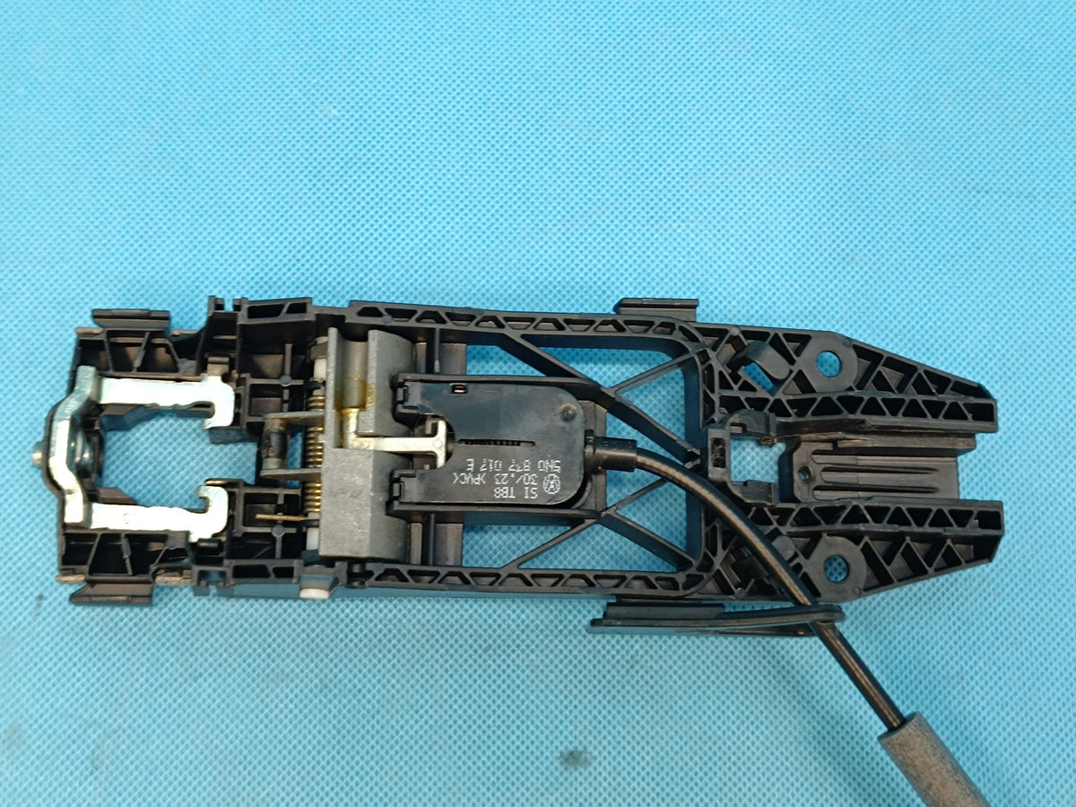 AUDI Q3 F3 SPORTBACK 2.0 TFSI 2024 R HANDLE GUIDE LEFT FRONT 8V0837885