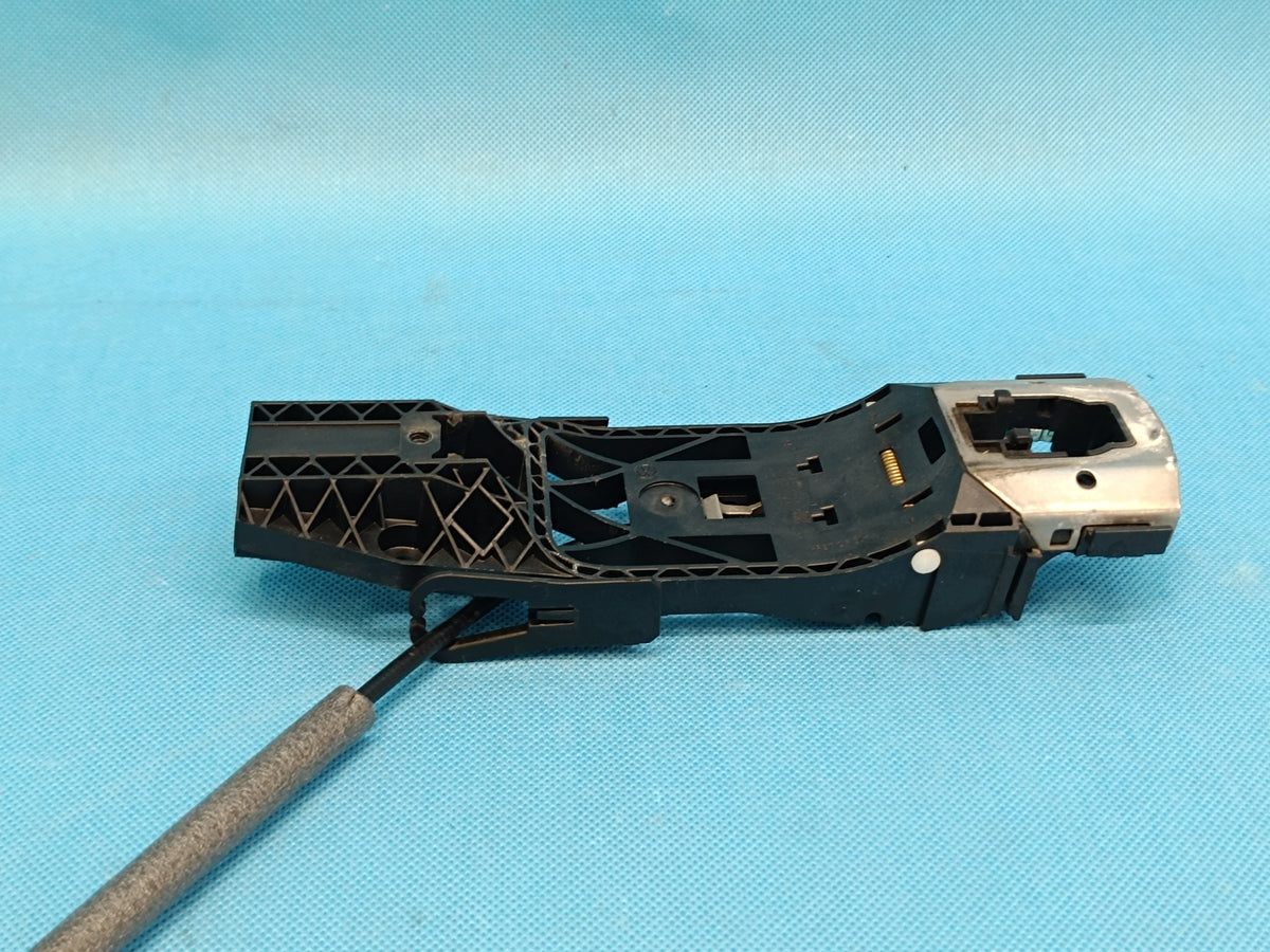 AUDI Q3 F3 SPORTBACK 2.0 TFSI 2024 R HANDLE GUIDE LEFT FRONT 8V0837885