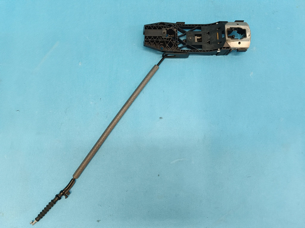 AUDI Q3 F3 SPORTBACK 2.0 TFSI 2024 R HANDLE GUIDE LEFT FRONT 8V0837885