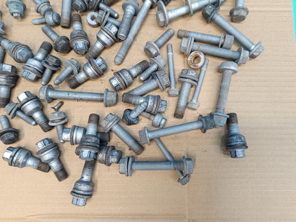 AUDI Q3 F3 SPORTBACK 4x4 2.0 TFSI 180KW 2024 R SUSPENSION SCREWS 7,50kg