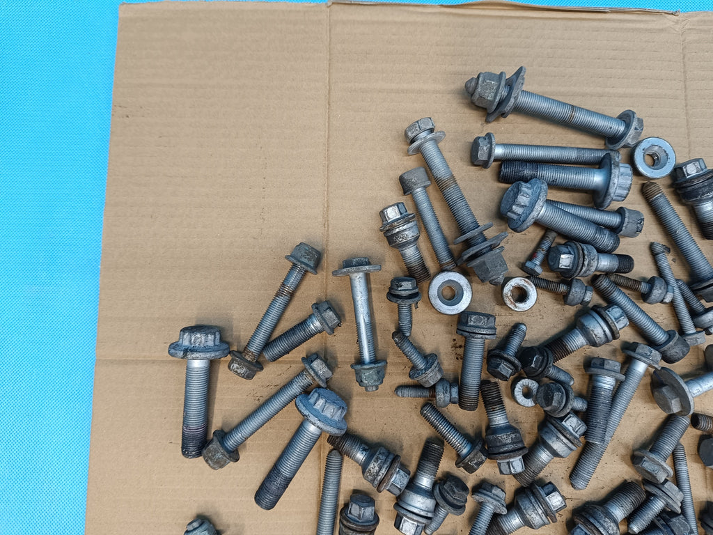 AUDI Q3 F3 SPORTBACK 4x4 2.0 TFSI 180KW 2024 R SUSPENSION SCREWS 7,50kg