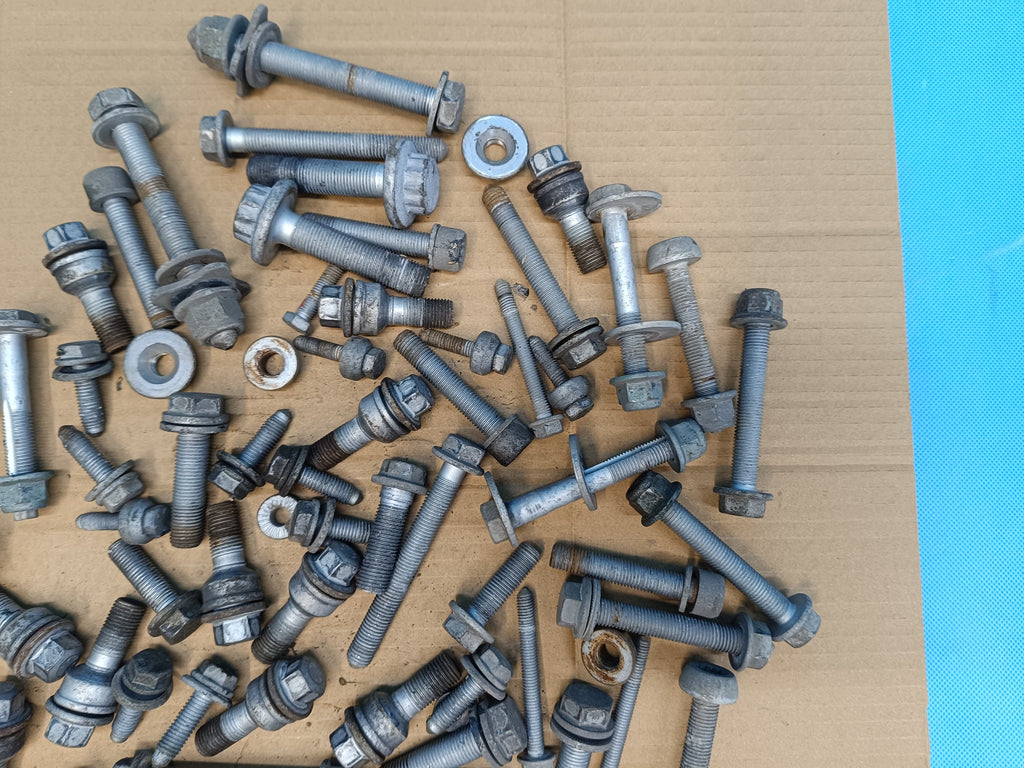 AUDI Q3 F3 SPORTBACK 4x4 2.0 TFSI 180KW 2024 R SUSPENSION SCREWS 7,50kg