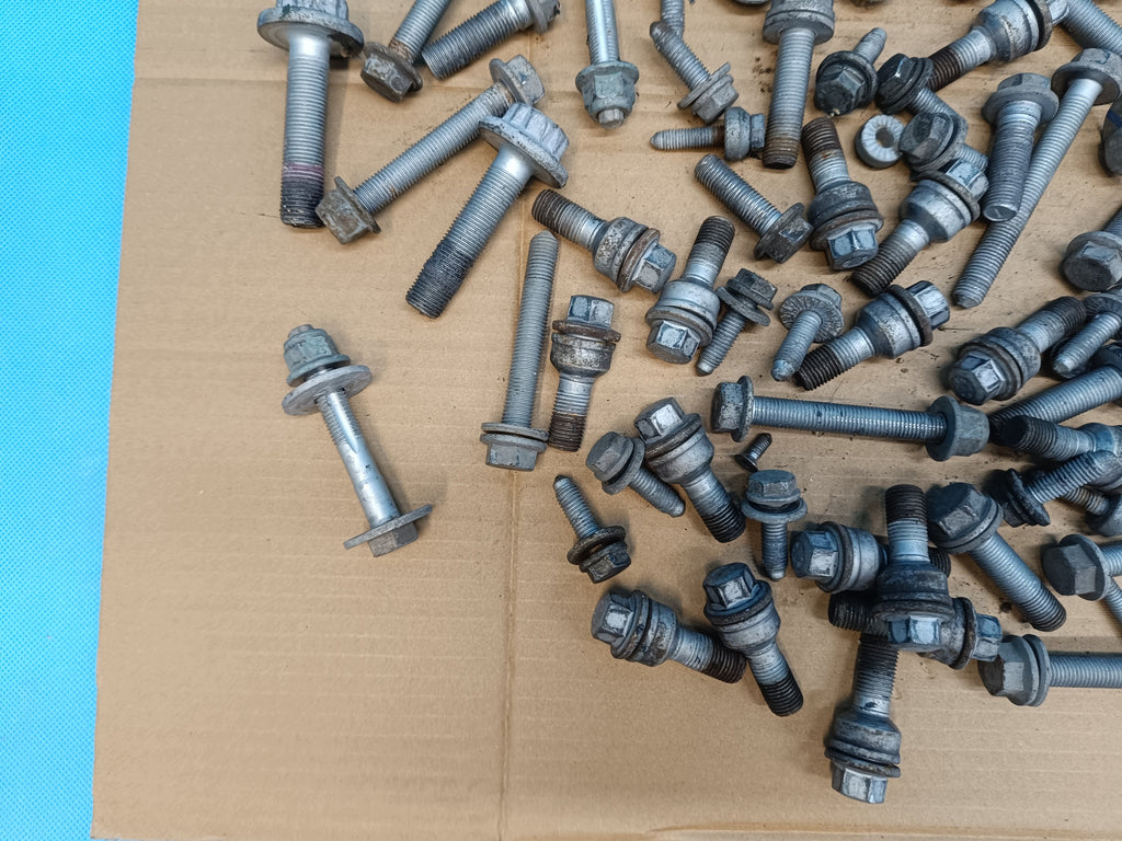 AUDI Q3 F3 SPORTBACK 4x4 2.0 TFSI 180KW 2024 R SUSPENSION SCREWS 7,50kg
