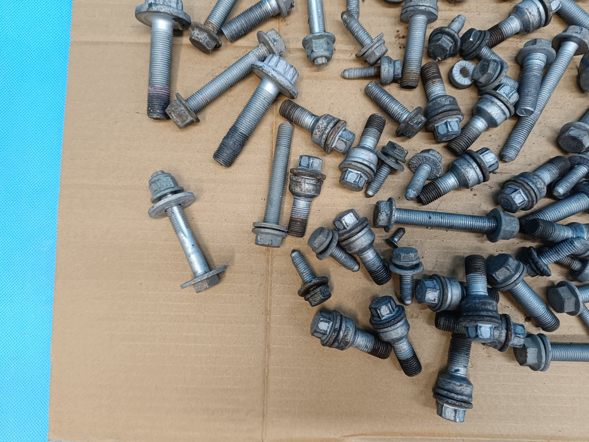 AUDI Q3 F3 SPORTBACK 4x4 2.0 TFSI 180KW 2024 R SUSPENSION SCREWS 7,50kg