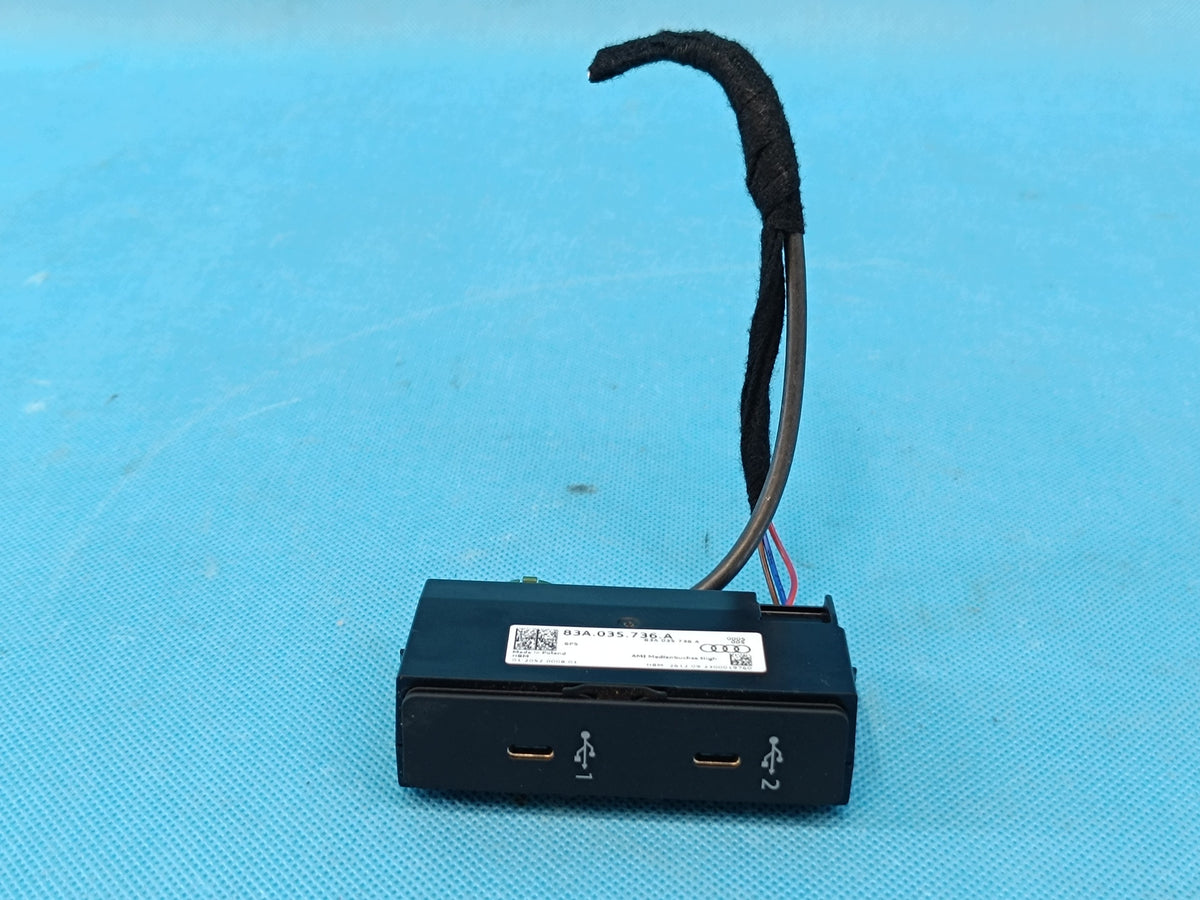 AUDI Q3 F3 SPORTBACK 4x4 2.0 TFSI 180KW 2024R USB TYPE-C PORT 83A035736A