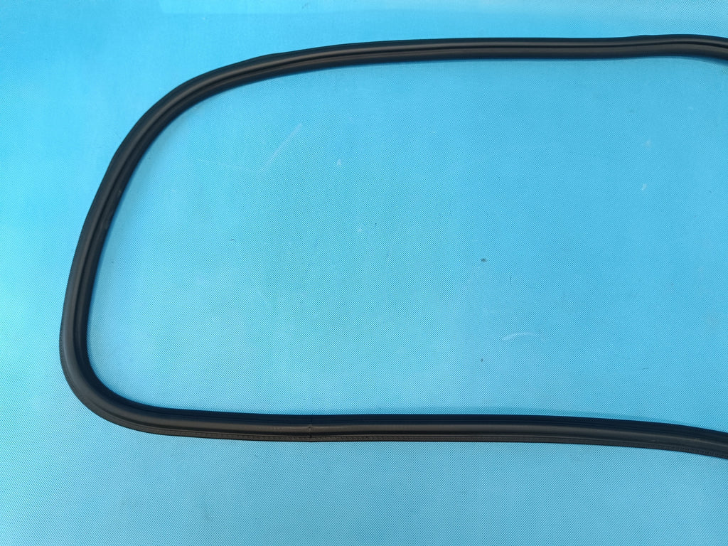 AUDI Q3 F3 SPORTBACK 4x4 2.0TFSI 2024R DOOR SEAL RIGHT REAR 83F833721A