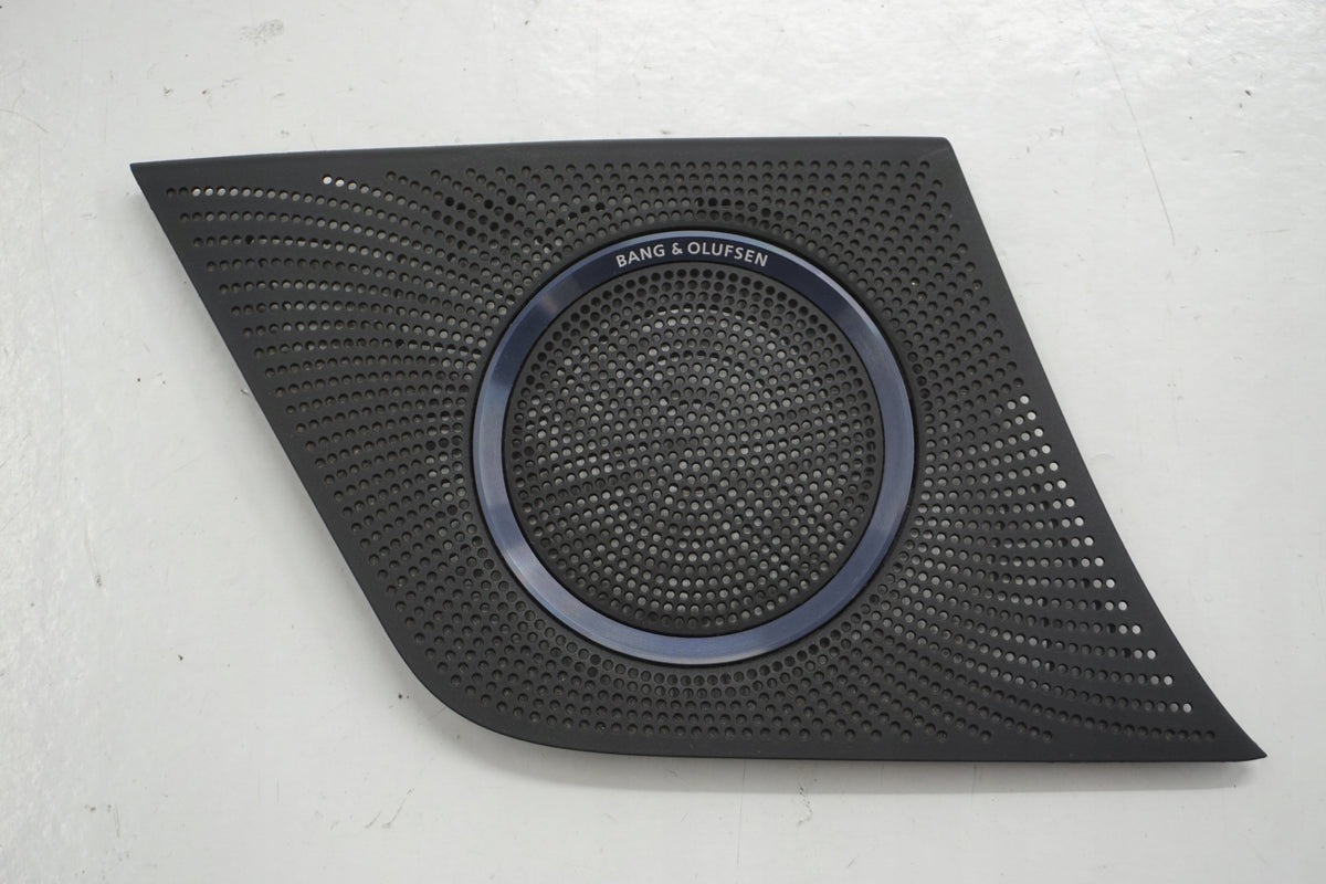 AUDI Q5 8R SPEAKER GRILLE RIGHT BANG&OLUFSEN 8R0857228A