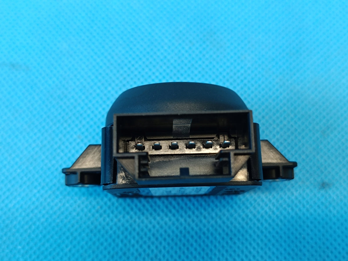 AUDI Q5 FY LIFT 2.0TDI 22R PASSENGER SEAT ADJUSTMENT SWITCH 8E0959777A
