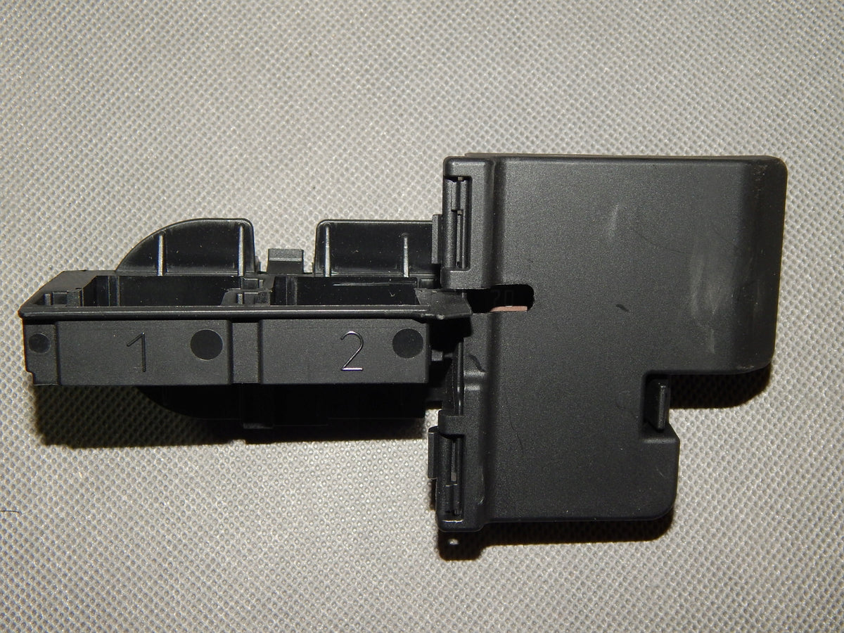 AUDI Q5 SQ5 AND FUSE BOX 80A937503