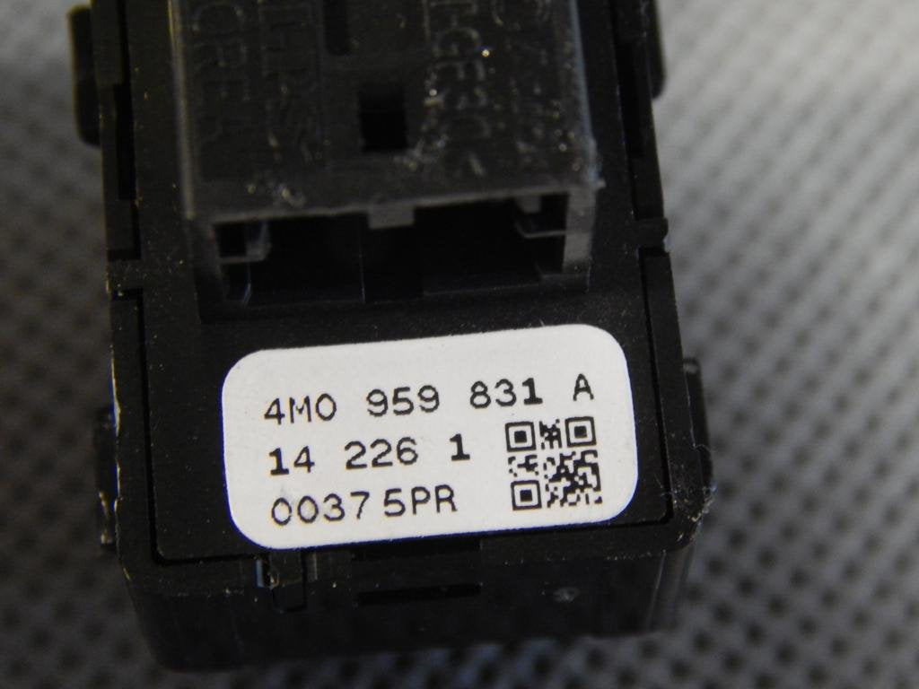 AUDI Q7 4M FLAP OPENING SWITCH 4M0959831A