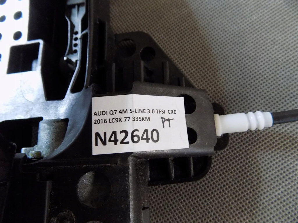 AUDI Q7 4M HANDLE RIGHT REAR KEYLESS LC9X