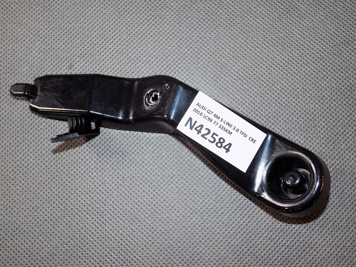 AUDI Q7 4M MOUNT BRACKET RIGHT 4M0867730