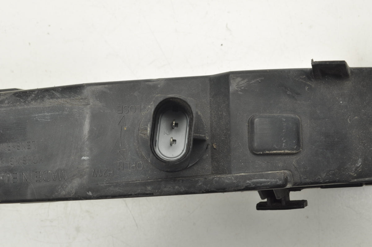 AUDI Q7 AND TURN SIGNAL FRONT RIGHT FRONT 4L0953042