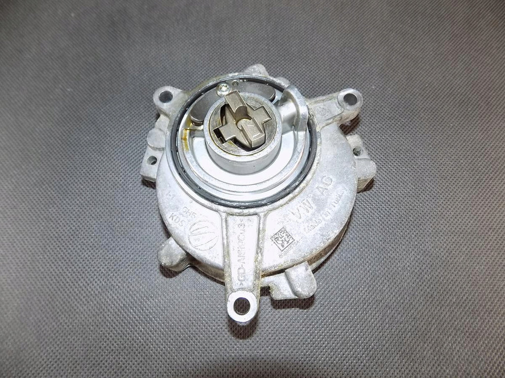 AUDI S4 A4 B9 VACUUM PUMP 06M145100G