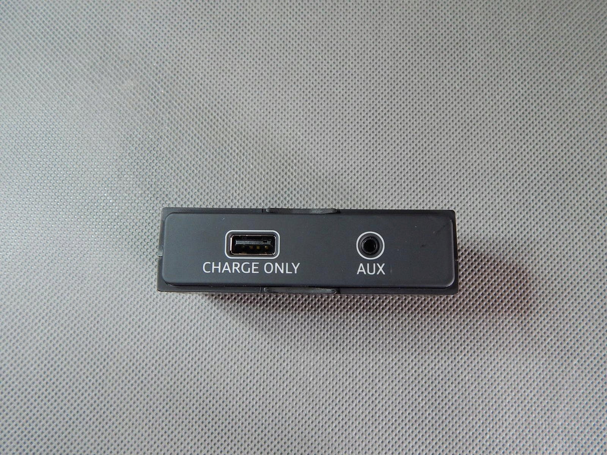 AUDI S5 F5 AUX USB Port Charging Socket 8W0035726