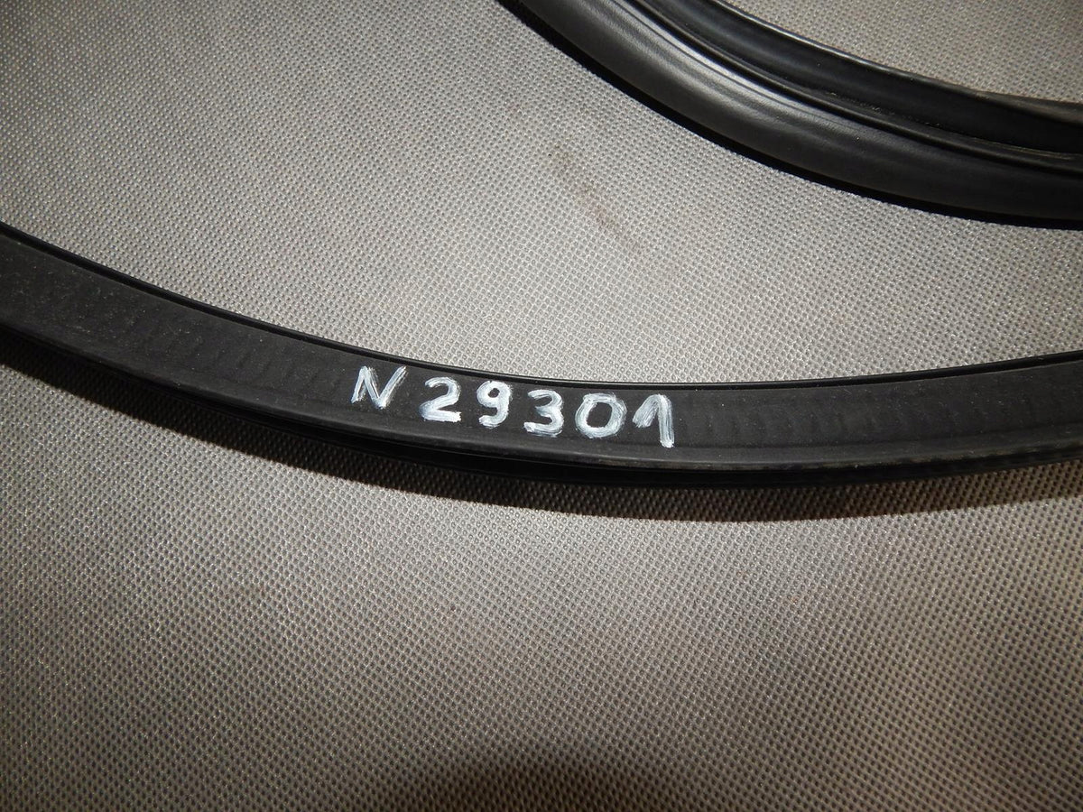 AUDI S5 F5 RIGHT COUPE DOOR SEAL 8IN6831708