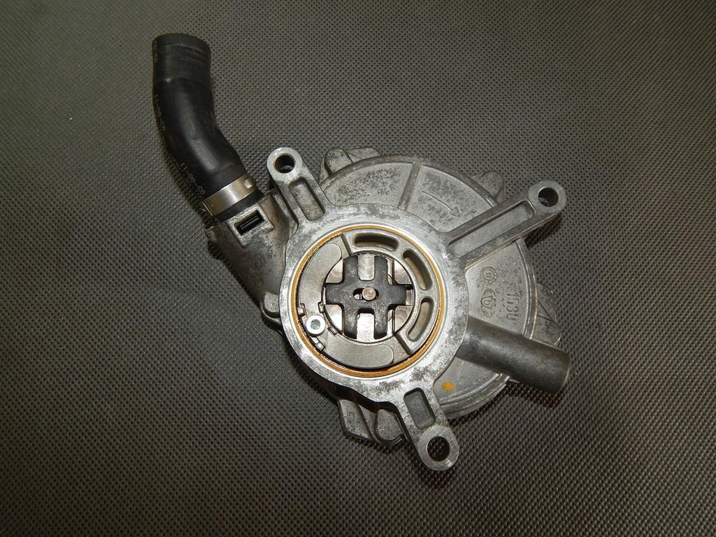 AUDI S8 A8 D4 4.0 TFSI VACUUM PUMP 07L145100D