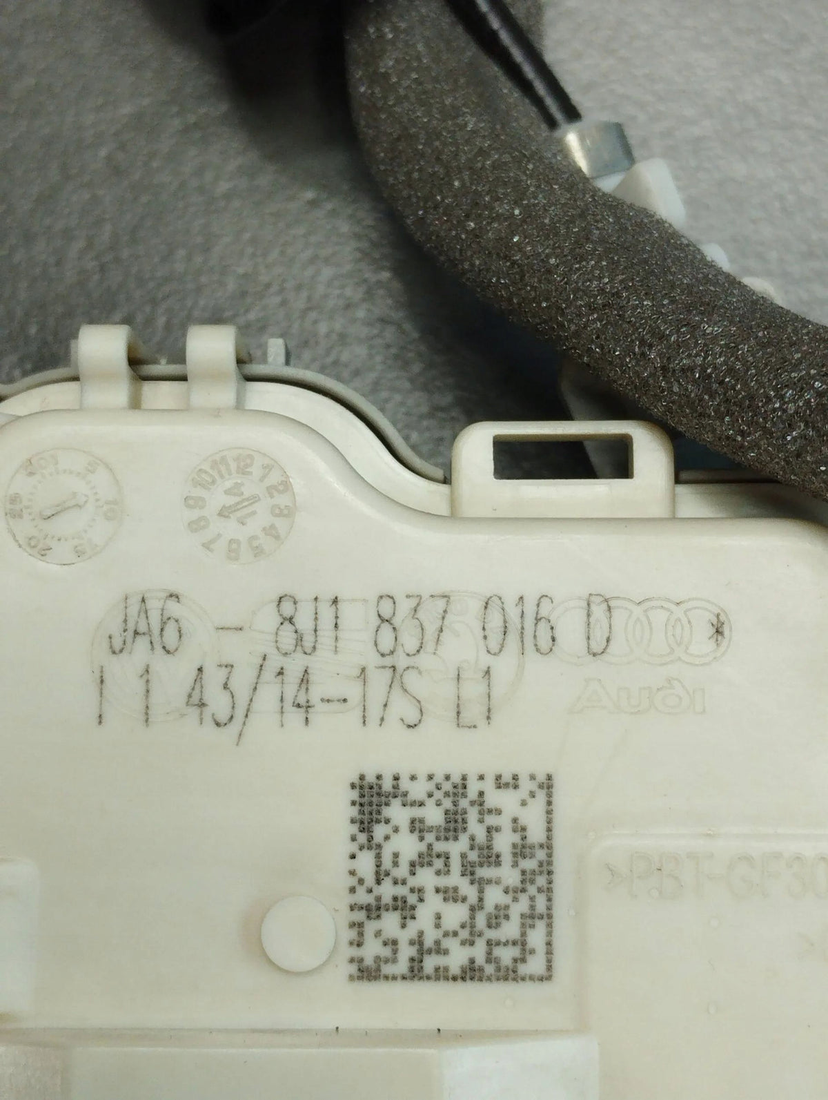 Audi A1 8X RIGHT LOCK 8J1837016D