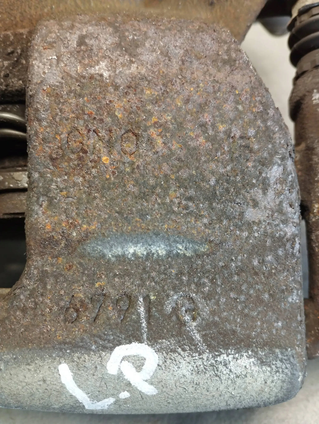 Audi A3 8V 1.6 TDI CLAMP LEFT FRONT