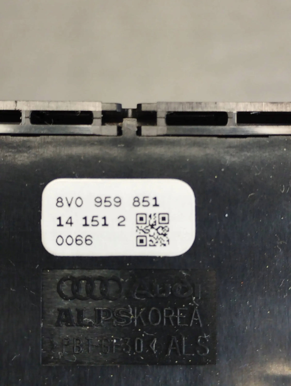 Audi A3 8V WINDOW SWITCH LEFT FRONT 8V0959851