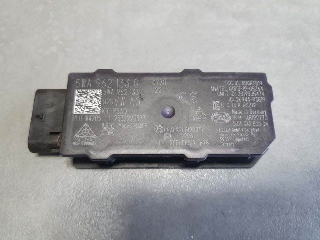 Audi A3 8Y 5WA962133G Antenna Amplifier