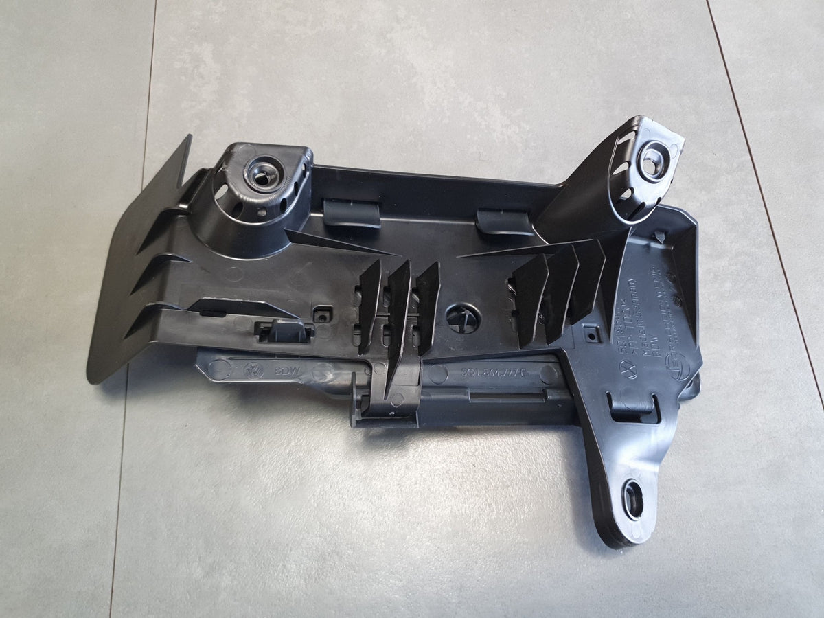 Audi A3 8Y Footrest foot 5Q1864777C 5Q1864775A