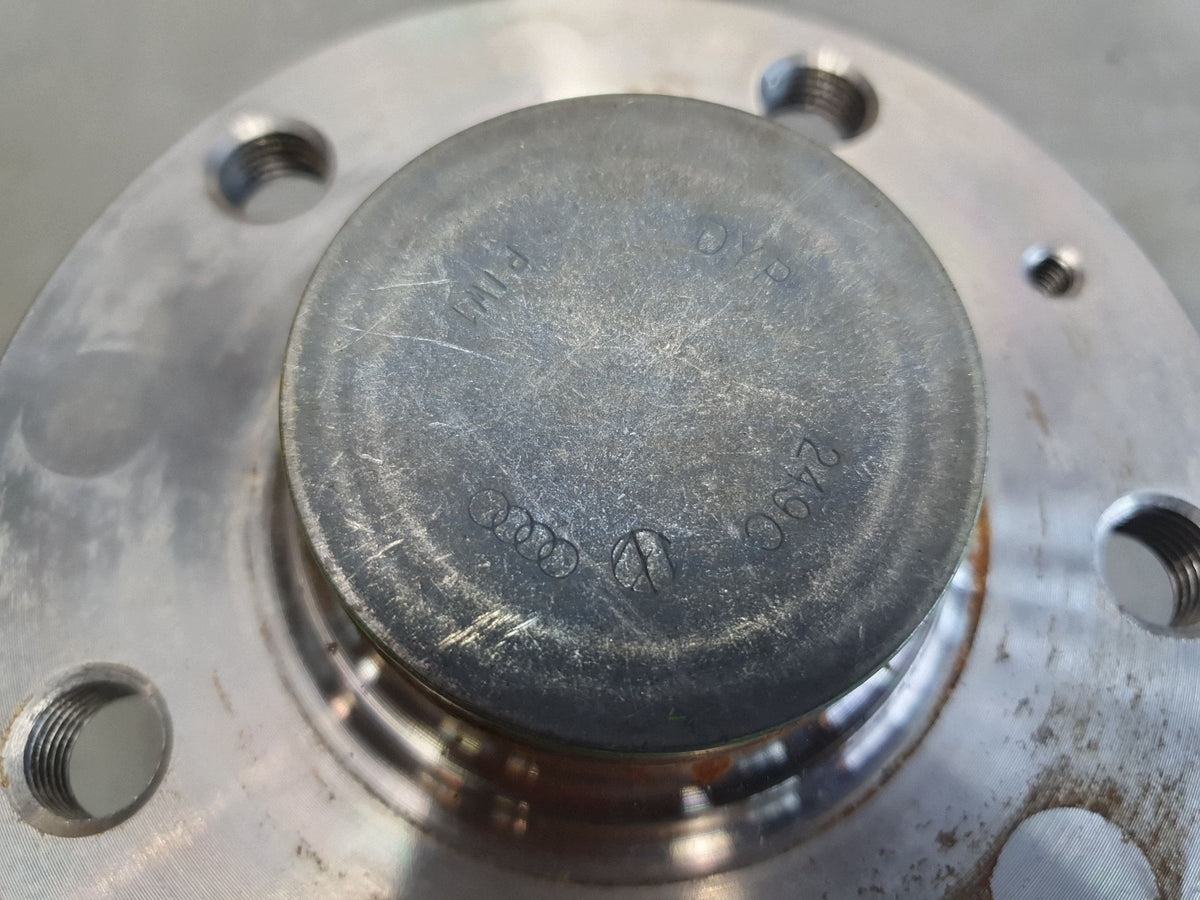 Audi A3 8Y Hub with bearing rear 5WA501611