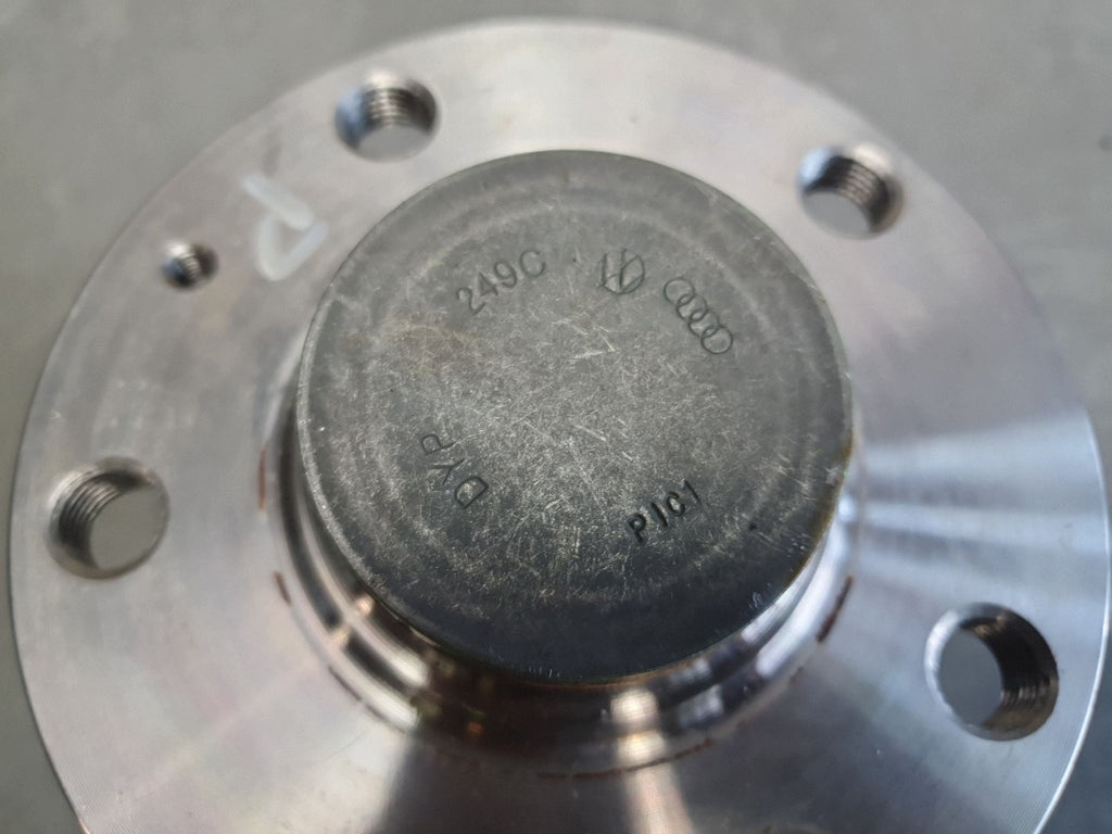 Audi A3 8Y Hub with bearing rear 5WA501611